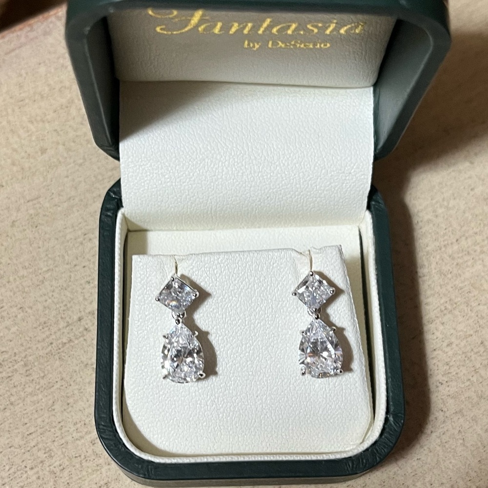 Fantasia By DeSerio Drop 14k White Gold Earrings 💎NWT